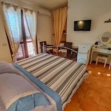 Stella Dorada A Soli 5 Minuti Dalle Spiagge Le Nostre Camere Offrono Tutto Il Necessario Per La Tua Vacanza Perfetta Olia Speciosa Exterior photo