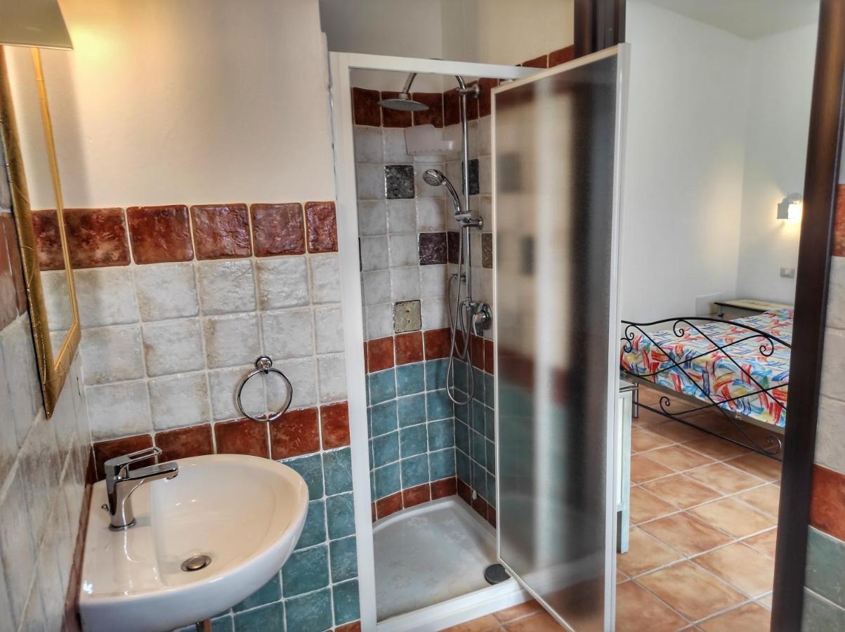 Alloggio in famiglia STELLA DORADA BEDROOMS a 5 minuti dal mare, con clima, balcone, frigo, zanzariere e TV