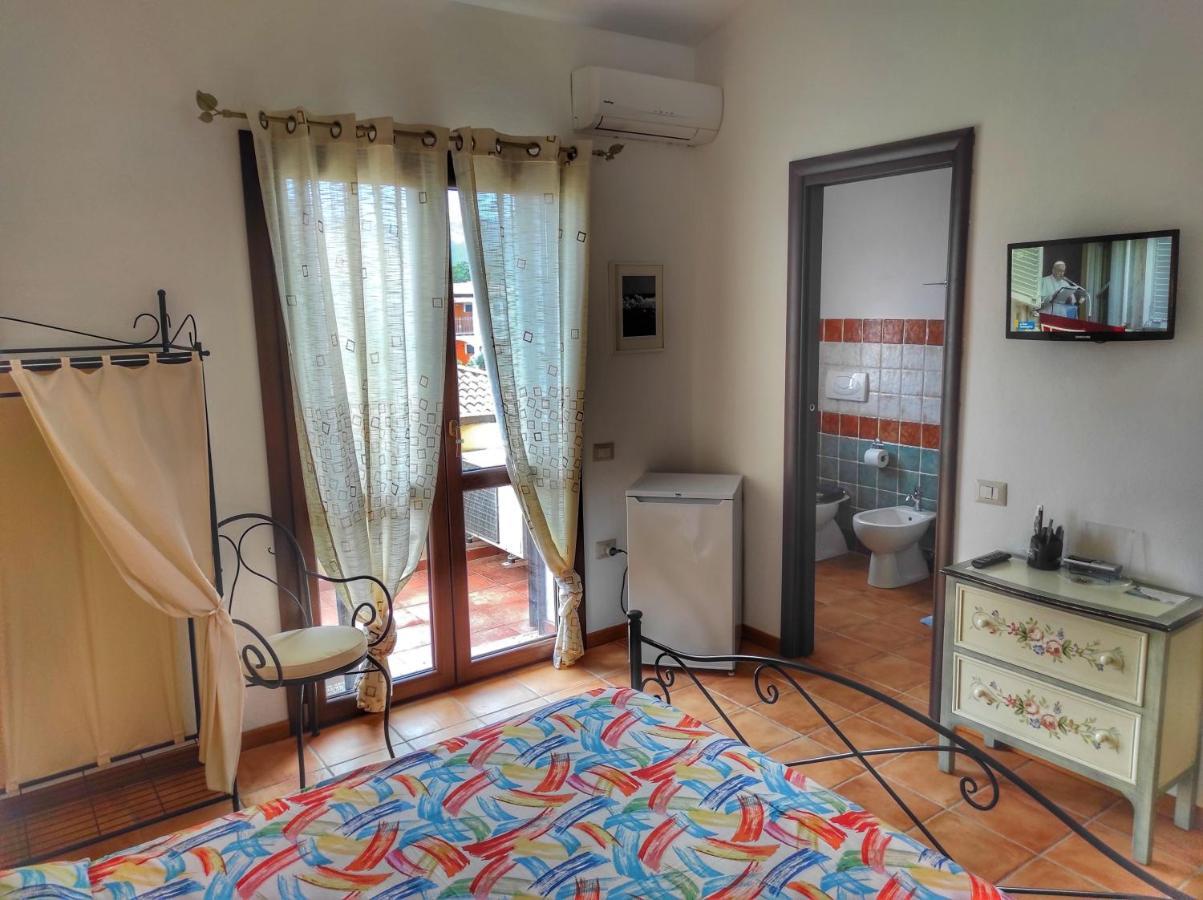 STELLA DORADA BEDROOMS a 5 minuti dal mare, con clima, balcone, frigo, zanzariere e TV Alloggio in famiglia Olia Speciosa