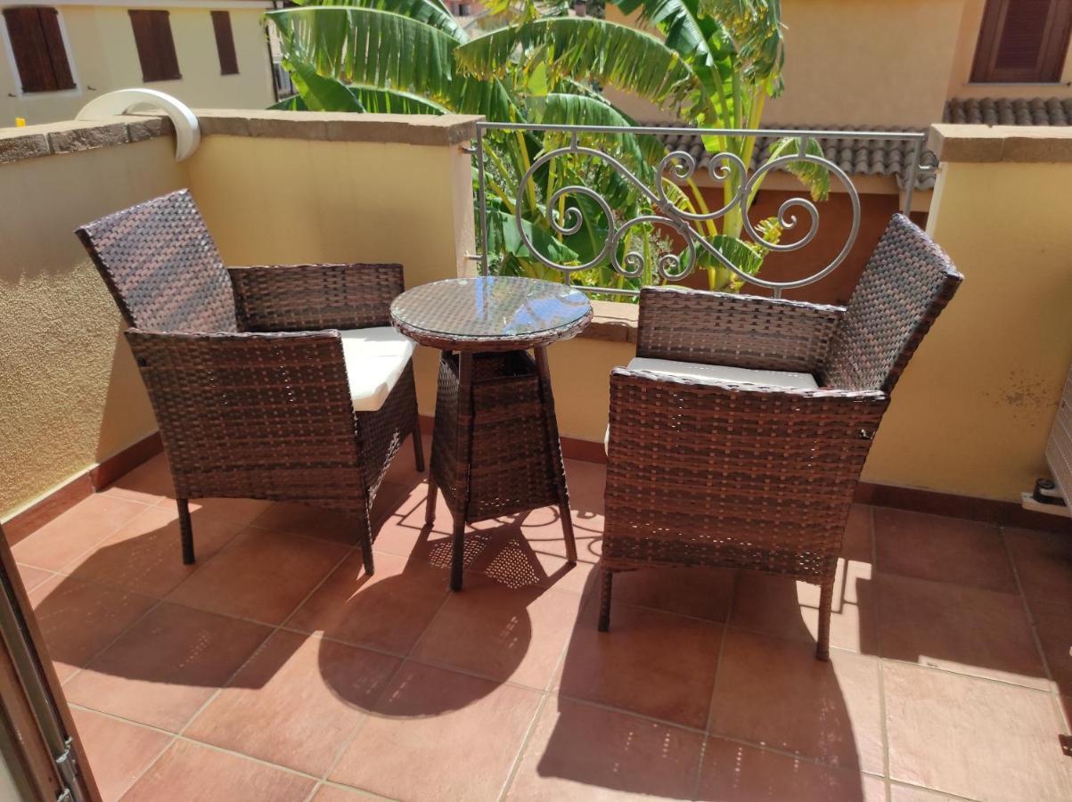 STELLA DORADA BEDROOMS a 5 minuti dal mare, con clima, balcone, frigo, zanzariere e TV Alloggio in famiglia Olia Speciosa